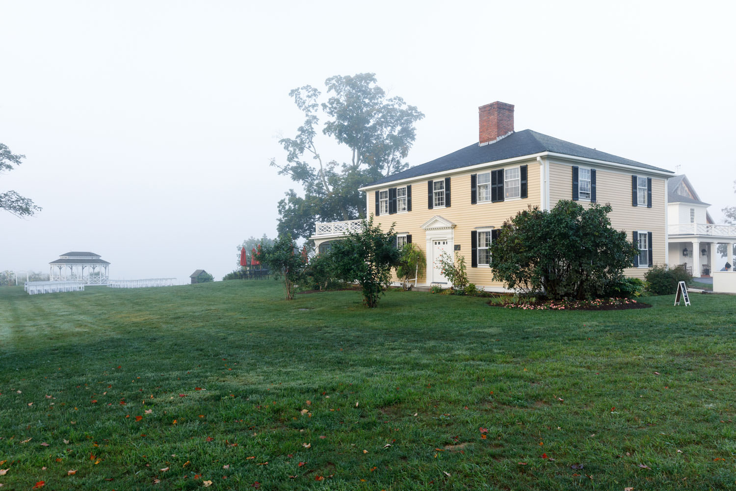 Foggy morning photo of the outside of the Salem Cross Inn.